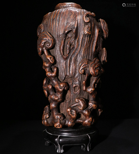 AN AGARWOOD VASE IN RUYI DESIGN