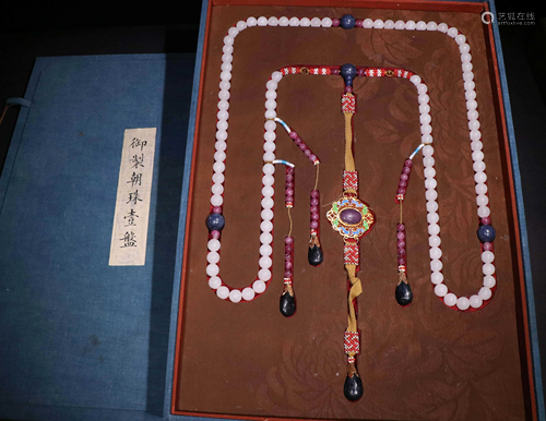 A HETIAN JADE COURT NECKLACE