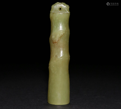 A CHINESE VINTAGE YELLOW JADE IT…