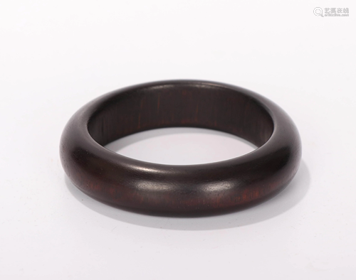 A CHINESE OLD AGARWOOD BRACELET