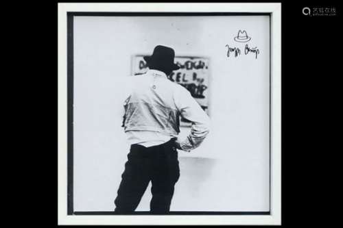 BEUYS JOSEPH (1921 - 1986) zeefdruk van een foto (van Beuys) op vinyl uit de [...]