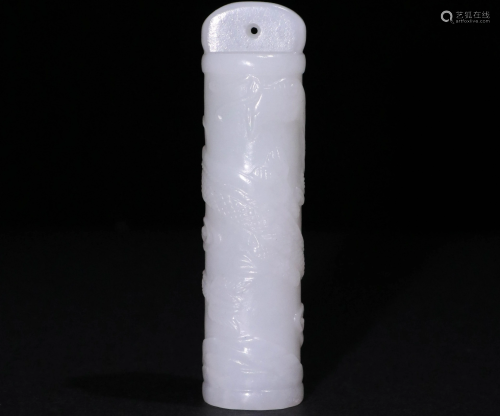 A CHINESE VINTAGE WHITE JADE ITEM