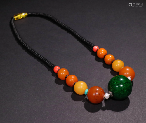 A CHINESE VINTAGE AMBER NECKLA…