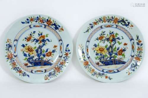 Paar achttiende eeuwse Chinese borden in porselein met polychroom decor - diameter [...]