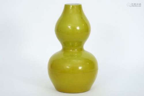 Chinese kalebasvormige vaas in gemerkt porselein met een gele glazuur - hoogte : [...]