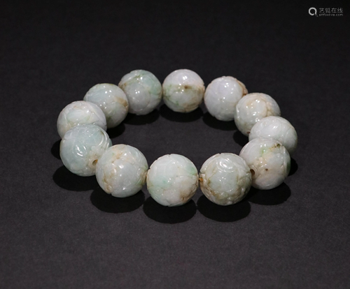 AN OLD CHNESE JADEITE HAND CHAIN