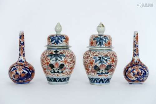 Twee paar antieke Japanse vaasjes in porselein met Imari-decor - hoogte : 14,5 en [...]