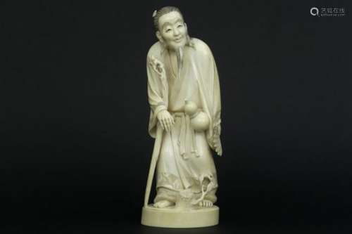 Antieke Chinese sculptuur in ivoor : 