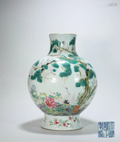 A CHINESE PORCELAIN BOTTLE
