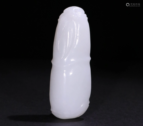 A CHINESE WHITE JADE ACCESSORY ITEM