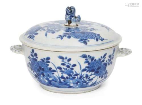 A Chinese porcelain bowl and cover, Kangxi period, painted in underglaze blue with chrysanthemum and