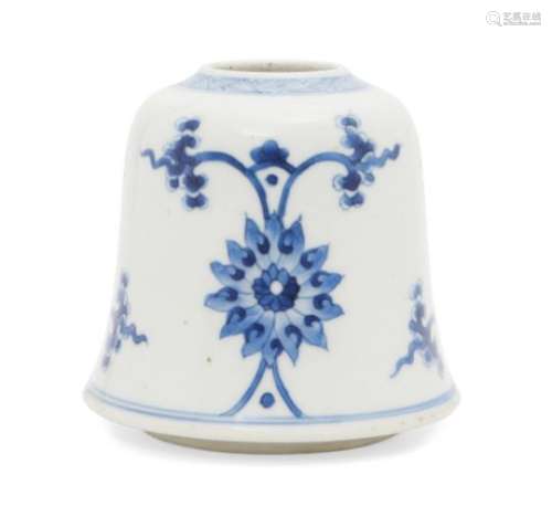 A Chinese porcelain bell-shaped vase, Kangxi period, painted in underglaze blue with stylised