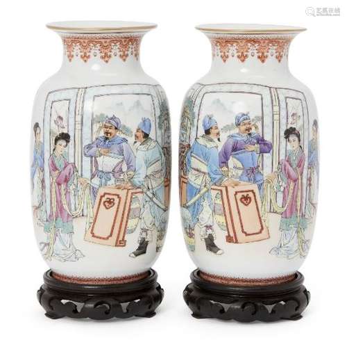 A pair of Chinese porcelain vases, Republic period, painted in famille rose enamels with soldiers