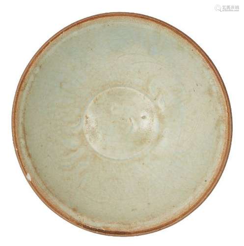 A Chinese pottery qingbai-glazed bowl, Song/Yuan dynasty, incised to the exterior with lotus petals,