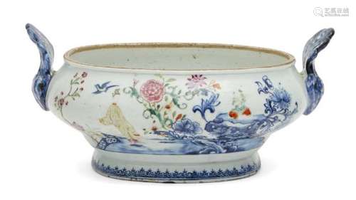 A Chinese export porcelain tureen, 18th century, painted in underglaze blue and famille rose enamels