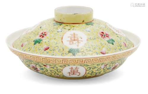 A Chinese porcelain bowl and cover, Republic period, painted in famille rose enamels with