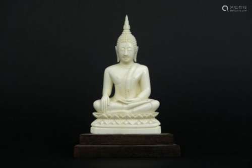 Oude Thaise sculptuur in ivoor : 