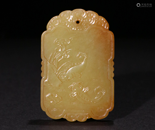 A CHINESE OLD YELLOW JADE PENDANT