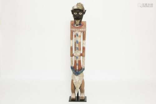 INDONESIË / PAPOEASIE NIEUW - GUINEA sculptuur met een antropomorfe vorm in [...]