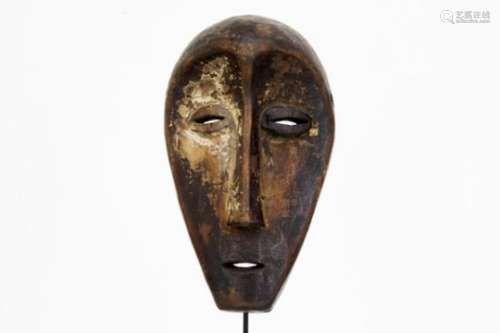 AFRIKA / KONGO zeer expressief en vrij groot masker van de 