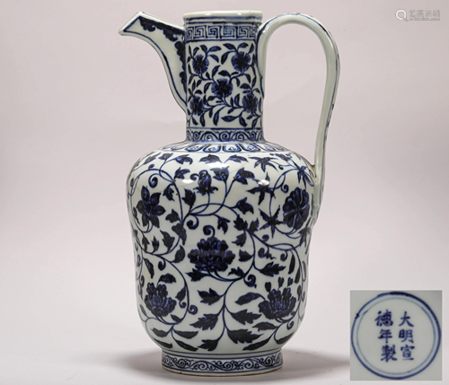 A CHINESE PORCELAIN KETTLE