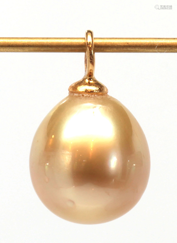 Cultured pearl, 14k yellow gold pendant