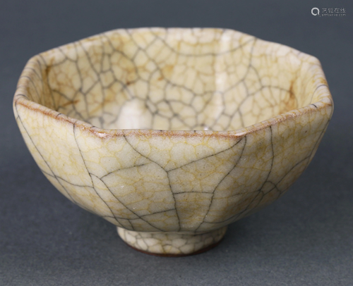 Chinese Ge-Type Octagonal Tea Bowl