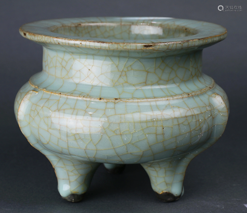 Chinese Longquan Guan-Type Tripod Censer