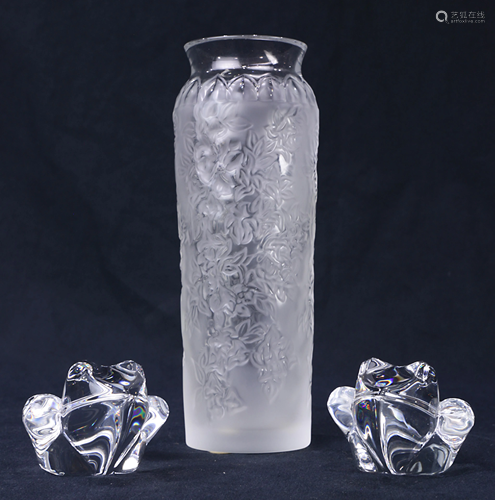 A Lalique France frosted to clear glass