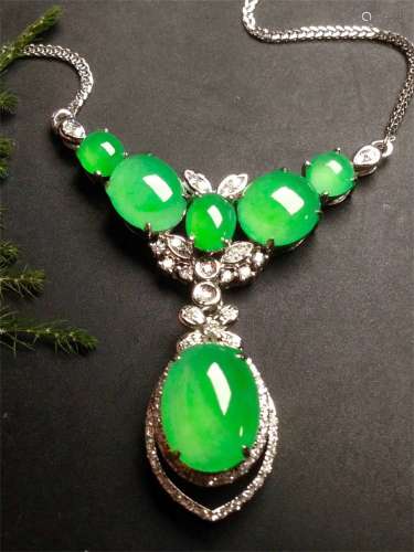 (Natural Light)A Chinese Carved Jadeite Necklace