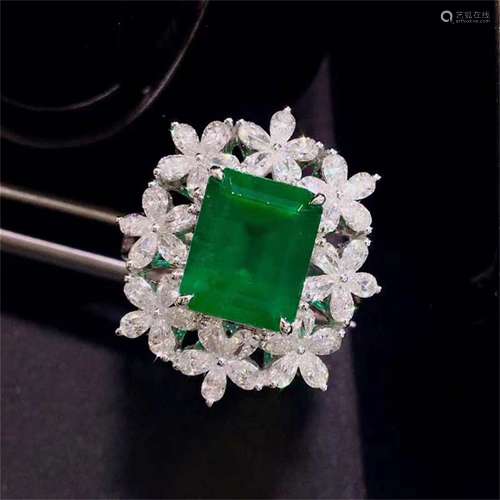 A Chinese Carved Emerald Ring