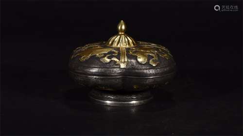 A Chinese Gilt Silver Box with Cover