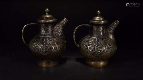 A Pair of Chinese Bronze Wine Pots with Silver Inlaid