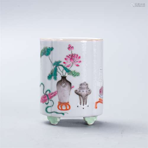 A Chinese Famille-Rose Porcelain Brush Pot