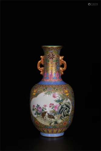 A Chinese Enamel Glazed Porcelain Vase