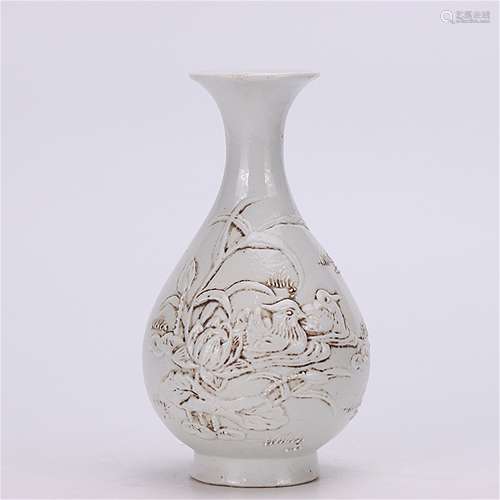 A Chinese White Glazed Porcelain Vase