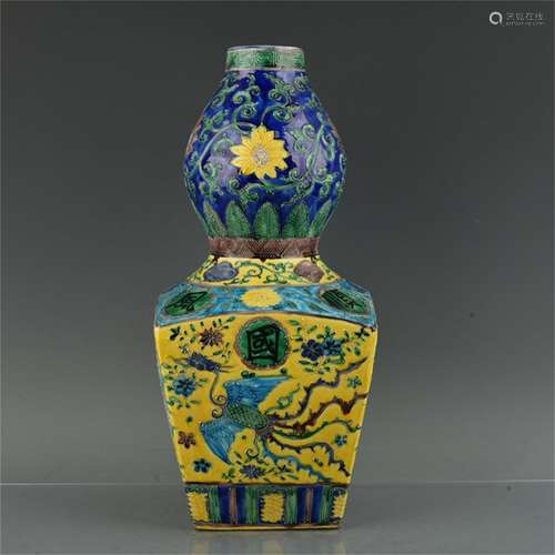 A Chinese Porcelain Double Gourd Vase