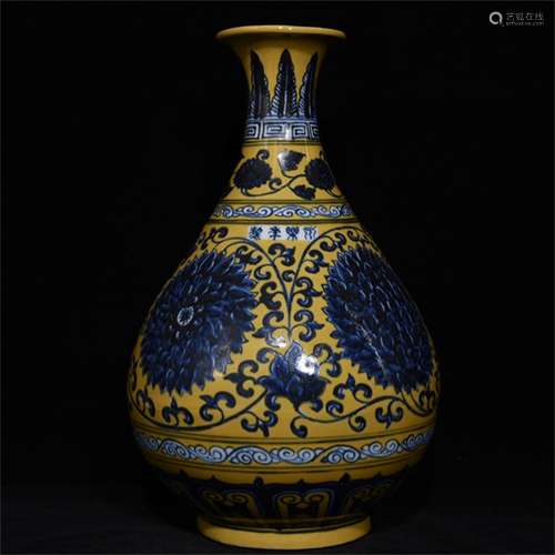 A Chinese Blue and White Porcelain Vase