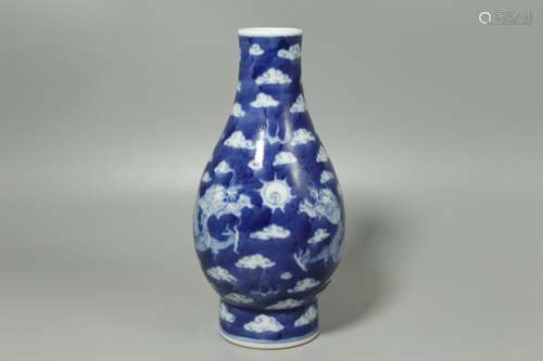 A Chinese Blue and White Porcelain Vase