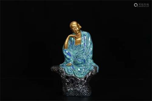 A Chinese Porcelain Figure Statue