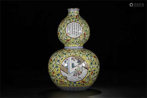 A Chinese Famille-Rose Porcelain Double Gourd Vase