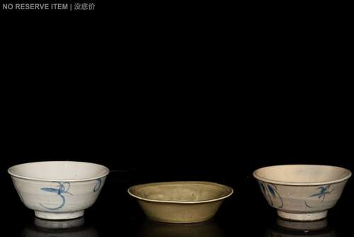 GROUP OF THREE LONGQUAN WARE BOWLS