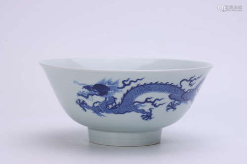 A CHINESE BLUE AND WHITE DRAGON PATTERN PORCELAIN BOWL