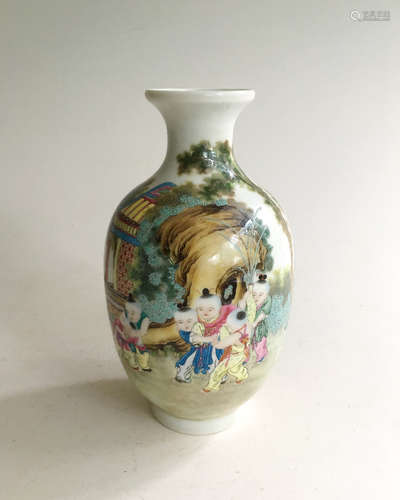 FAMILLE ROSE 'CHILDREN' VASE