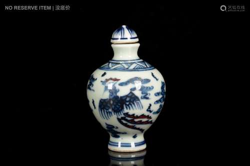 A BLUE AND WHITE AND IRON RED 'DRAGON AND PHOENIX' SNUFF BOTTLE