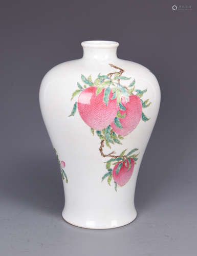 FAMILLE ROSE 'LITCHI' VASE, MEIPING