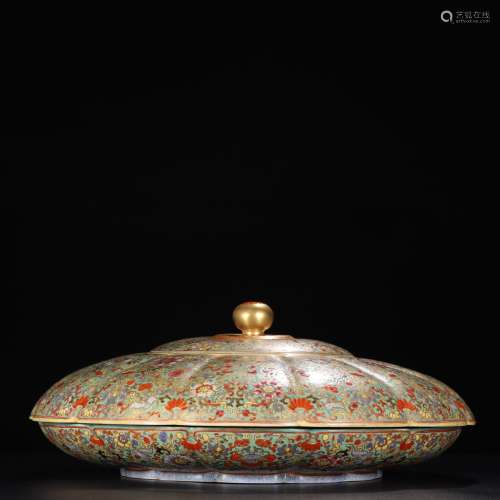 FAMILLE ROSE AND GILT 'FLOWERS AND LEAVES' LOBED FRUIT BOWL WITH COVER