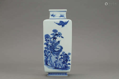 A CHINESE BLUE AND WHITE FLOWER&BIRD PATTER PORCELAIN SQUARE VASE