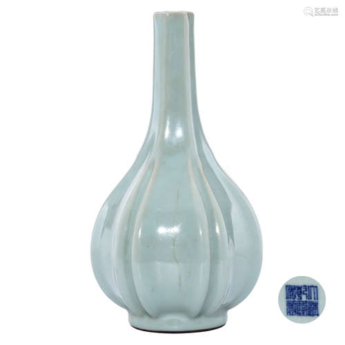 A CHINESE PEA GREEN GLAZED PORCELAIN VASE