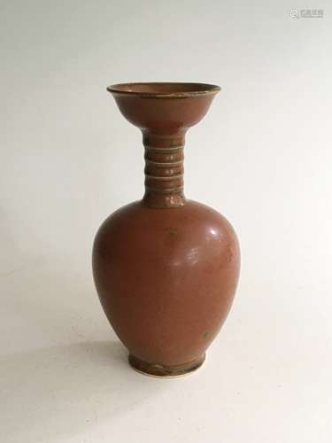 MONOCHROME BROWN GLAZED RING SHAPED NECK VASE